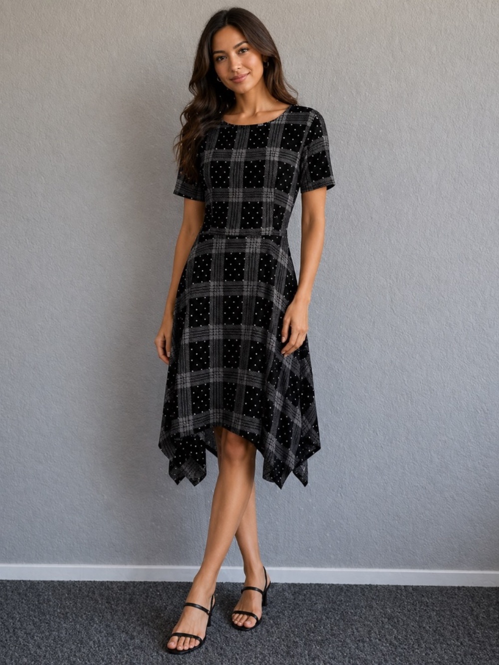 Dress Black/white by ELLE size Large .
